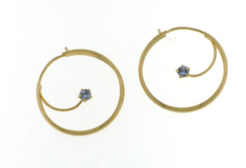 Kultainen 2x18mm puolipyörä rengaskorvakoru 2,5 mm vaaleansinisellä kivellä KK312